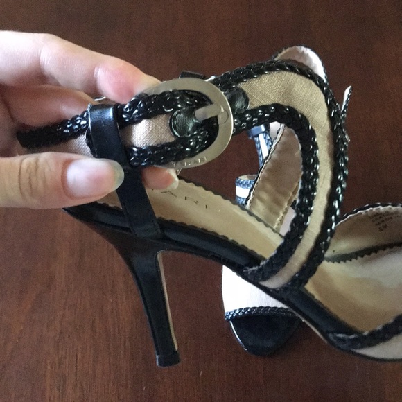 heels - Picture 4 of 6